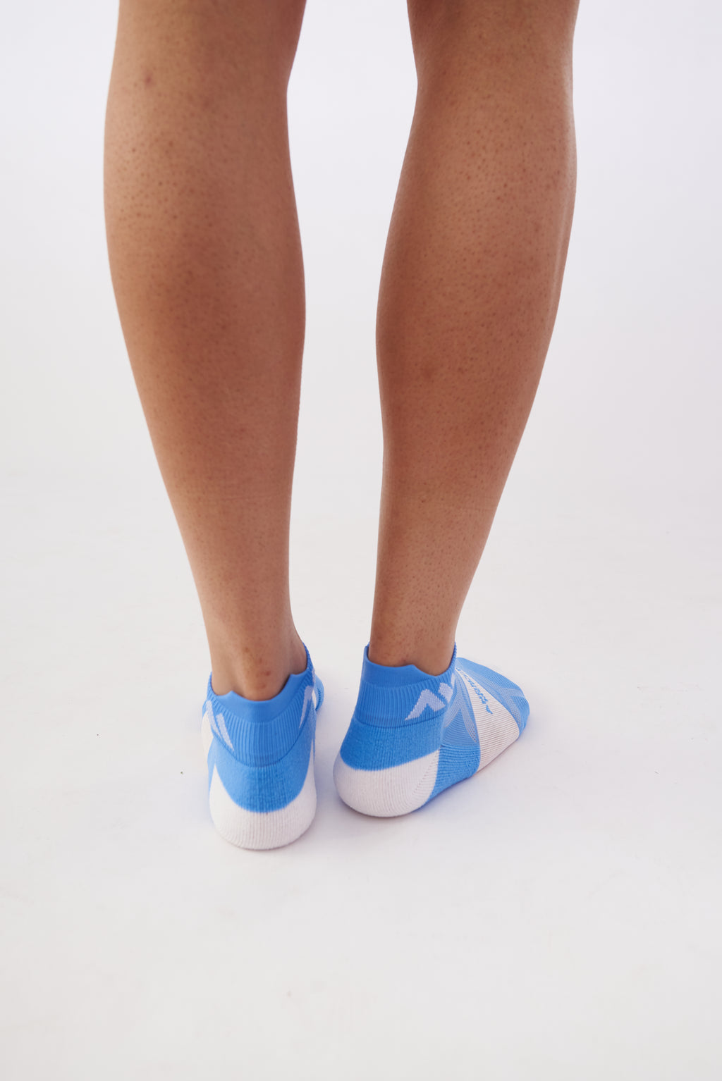 PERFORMANCE LOW SOCKS SKY