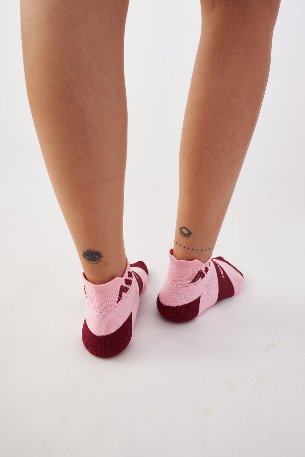 PERFORMANCE LOW SOCKS FLORA